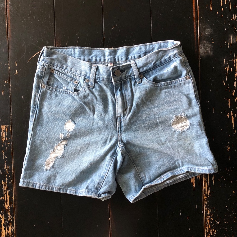 Levi’s regular waist denim shorts - size 27